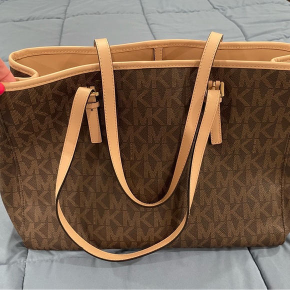 Michael Kors purse - Picture 2 of 4